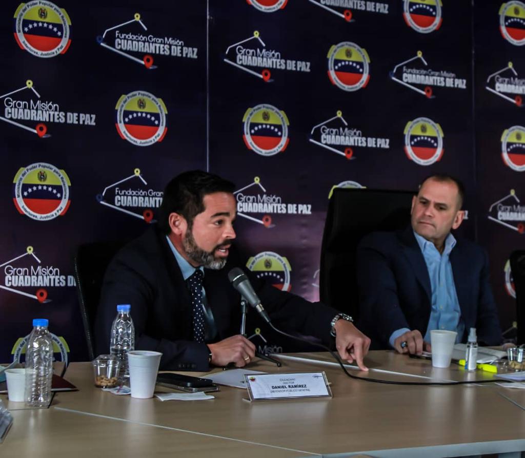VicePolitica's tweet photo. El @MIJP_Vzla continúa con los espacios para el debate que permiten intercambiar ideas para la puesta en marcha de las Casas de Justicia y Paz en todo el país.
#TrabajadoresConLaPatria https://t.co/BdkFQ2TPqb