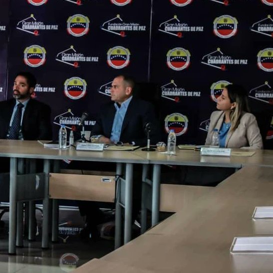 VicePolitica's tweet photo. El @MIJP_Vzla continúa con los espacios para el debate que permiten intercambiar ideas para la puesta en marcha de las Casas de Justicia y Paz en todo el país.
#TrabajadoresConLaPatria https://t.co/BdkFQ2TPqb