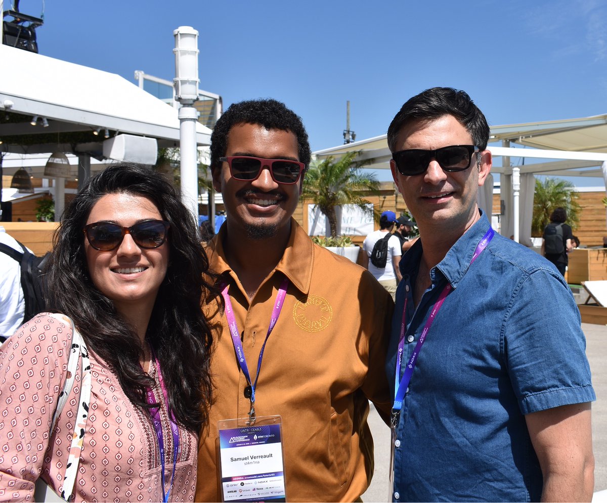 Talking about #DigitalArt by the pool with legendary #NFTcreators <a href="/ST4M1NA/">ST4M1NA</a> and <a href="/Mahna_Taz/">Mahna Taz</a>. Put them both on your #NFTradar. Look for their work at the <a href="/Futurist_conf/">Blockchain Futurist Conference</a>. #BlockchainFuturistConference #TorontoNFT <a href="/NFTnats/">NFT Nat (Natalie From Toronto)</a>