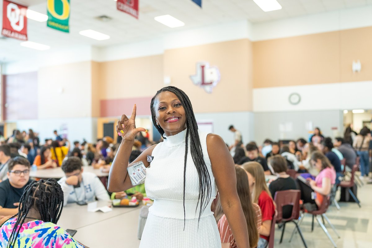 LHSKillough's tweet photo. It was a great first day at Killough! It is so exciting to welcome all of our Farmers to campus! #LISD22 #OneLISD 

📸: https://t.co/f6GrbBfZlF https://t.co/pzLzopfqNK
