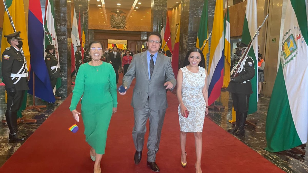 Sin alegría y sin un poco de humor sería insufrible la política. Aquí con las ex…