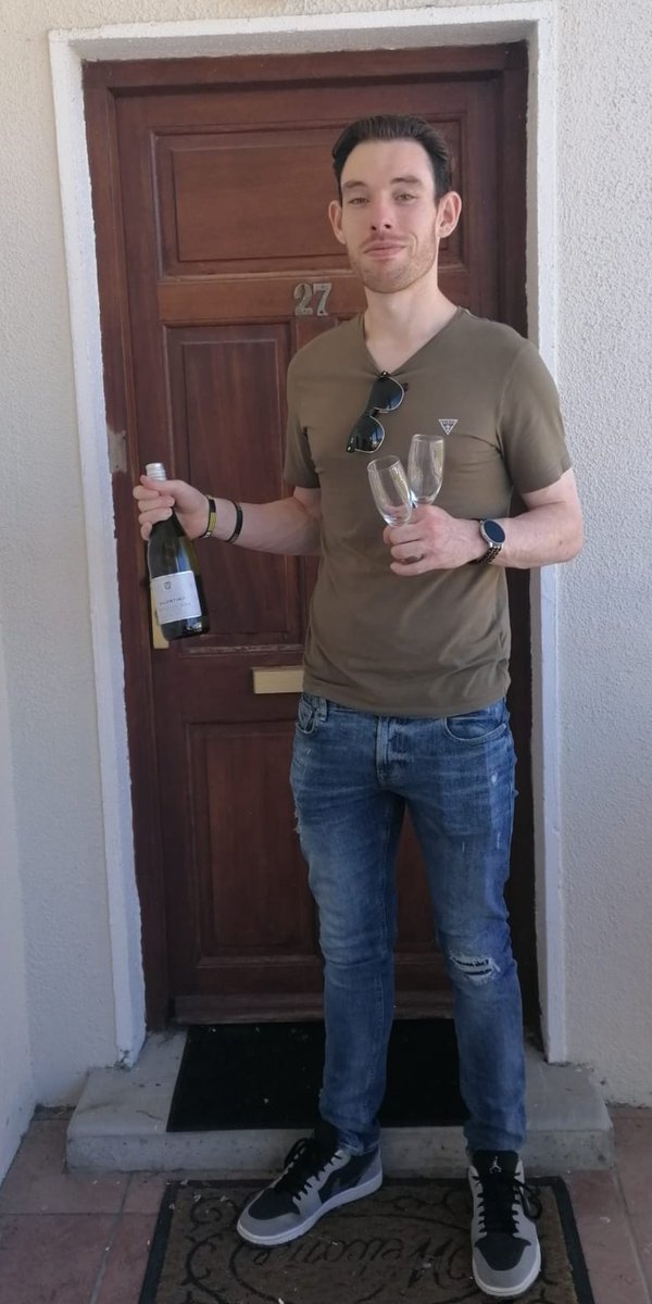 MrAlexCollins's tweet photo. Your boy became a homeowner today 🍾🥂 https://t.co/6qL2lpj4i9