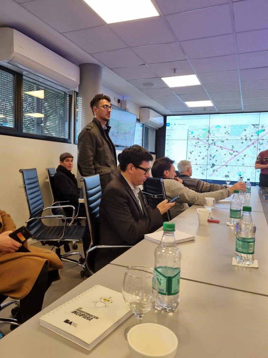 GastoneColazo's tweet photo. Hoy junto a candidatos de JxC de nuestra provincia fuimos recibidos por el Jefe de Gobierno porteño, Horacio Rodríguez Larreta.
Recorrimos la Secretaria de Innovación📱y el Centro de Monitoreo🖥️ de la CABA.
En Pilar, otra Ciudad es posible 💪
#ProPilar
#CambiandoPilar https://t.co/1OZ0RjdfiE