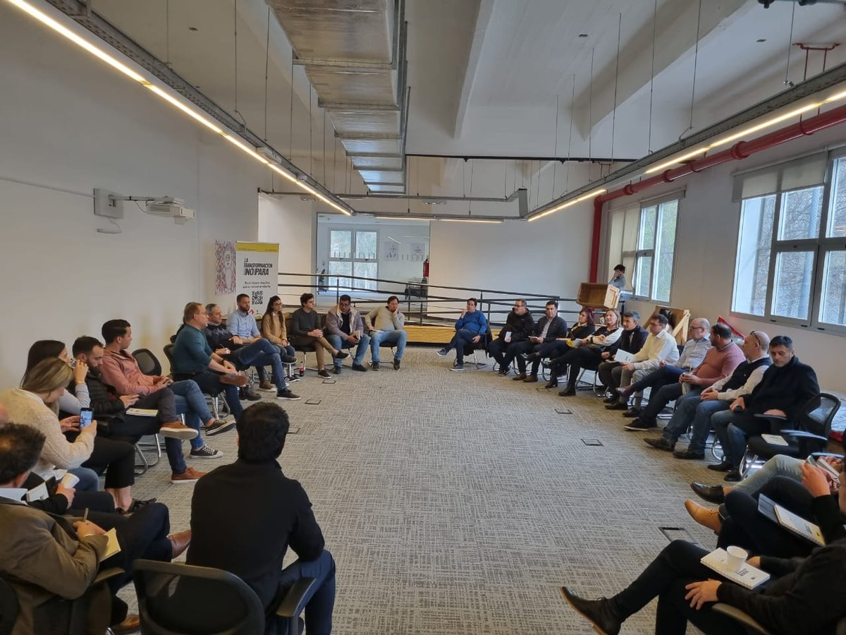 GastoneColazo's tweet photo. Hoy junto a candidatos de JxC de nuestra provincia fuimos recibidos por el Jefe de Gobierno porteño, Horacio Rodríguez Larreta.
Recorrimos la Secretaria de Innovación📱y el Centro de Monitoreo🖥️ de la CABA.
En Pilar, otra Ciudad es posible 💪
#ProPilar
#CambiandoPilar https://t.co/1OZ0RjdfiE