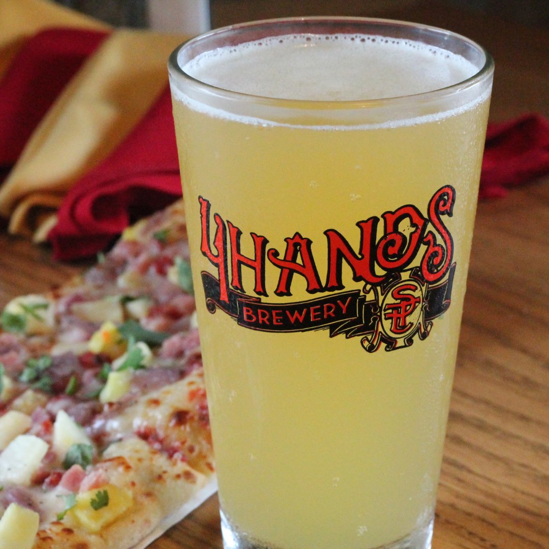 crushedredsalad's tweet photo. @4HandsBrewingCo Crushed Red Hazy Pale Ale and Big Island are calling for you!🍻available at all STL locations for the summer 🌞 #beer #stlbeer #pizza #stlpizza #beerandpizza #4handsbrewing #4handsbeer #stl #stlfoodie https://t.co/lPOQQZSwck