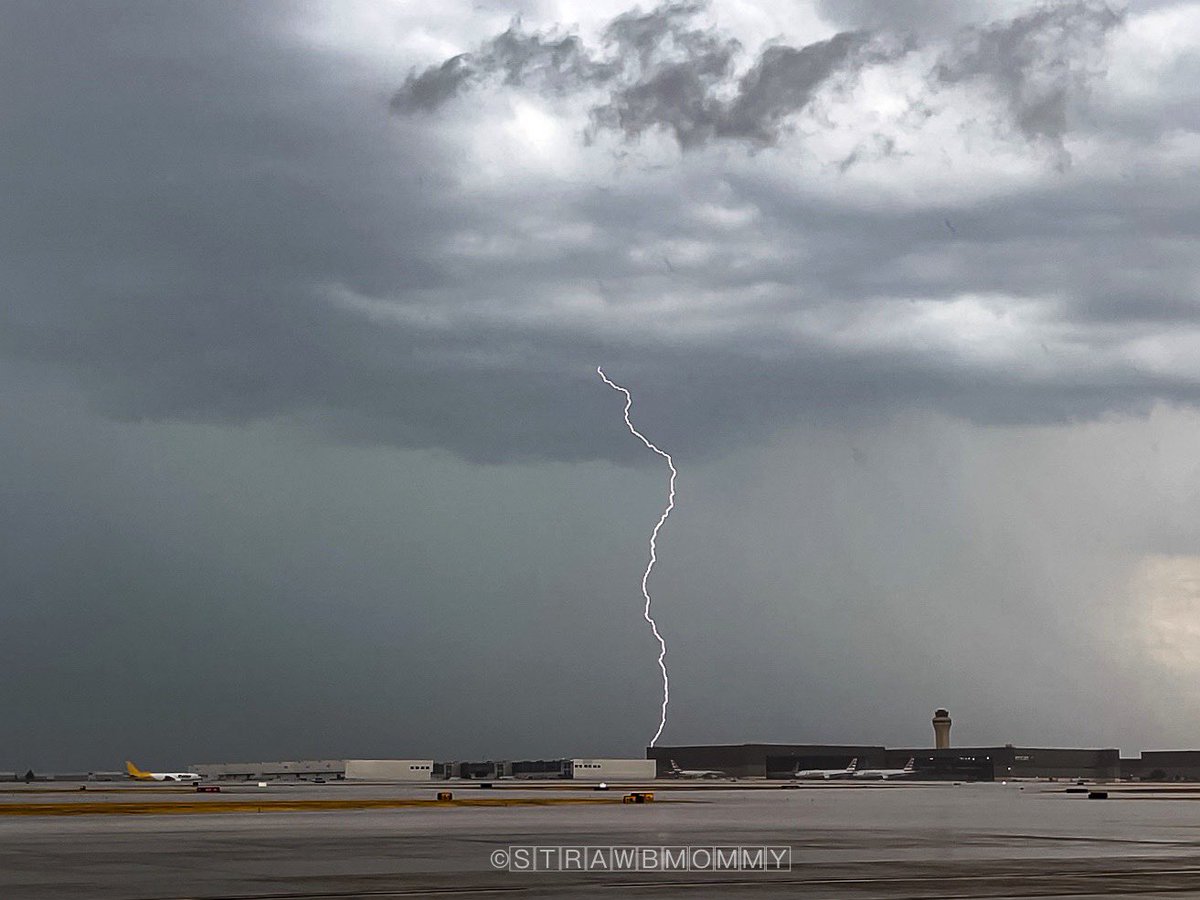 FINALLY we got rain at @dfwairport!
🙌🏼💦☔️✈️🙌🏼💦☔️✈️🙌🏼💦☔️✈️🙌🏼
#photooftheday #picoftheday #pictureoftheday #instagramaviation #creativeoptic #bleachmyfilm #rain #lightning #airportstorm @wfaa @NBCDFW @ABC @dallasnews