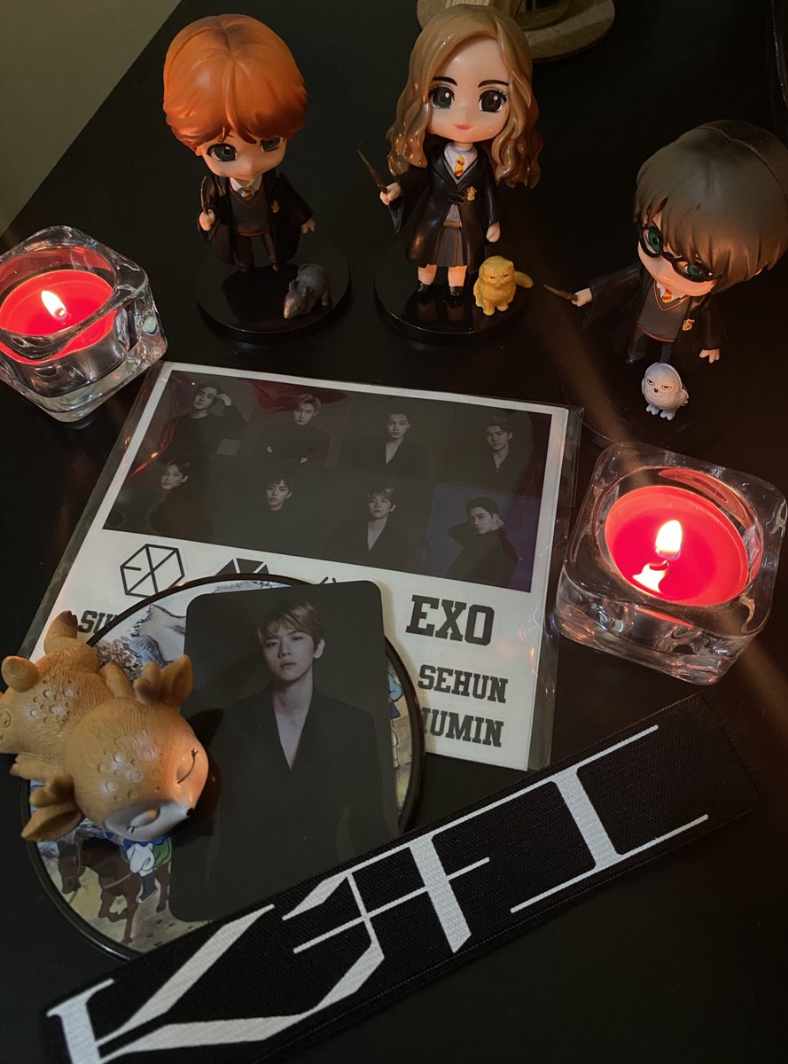 beaKAIoticEXO's tweet photo. me trying to stay awake 🥱📱♥️
#MagiciansForEXO 
#PowerUpforEXO 
#EXOLforEXOonHDA 
#EXOLVOTEFOREXO @weareoneEXO https://t.co/Zf7vIEpeO3