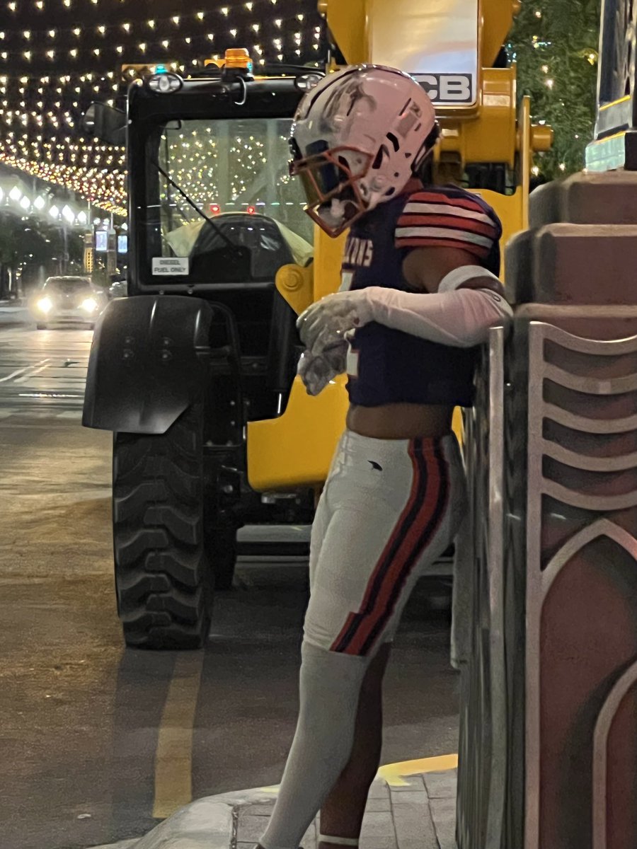 OzzieUribe's tweet image. Keep the Lord in your heart
And you'll have nothing to fear! 
#UFH
#Playstrong
#noFlyZone