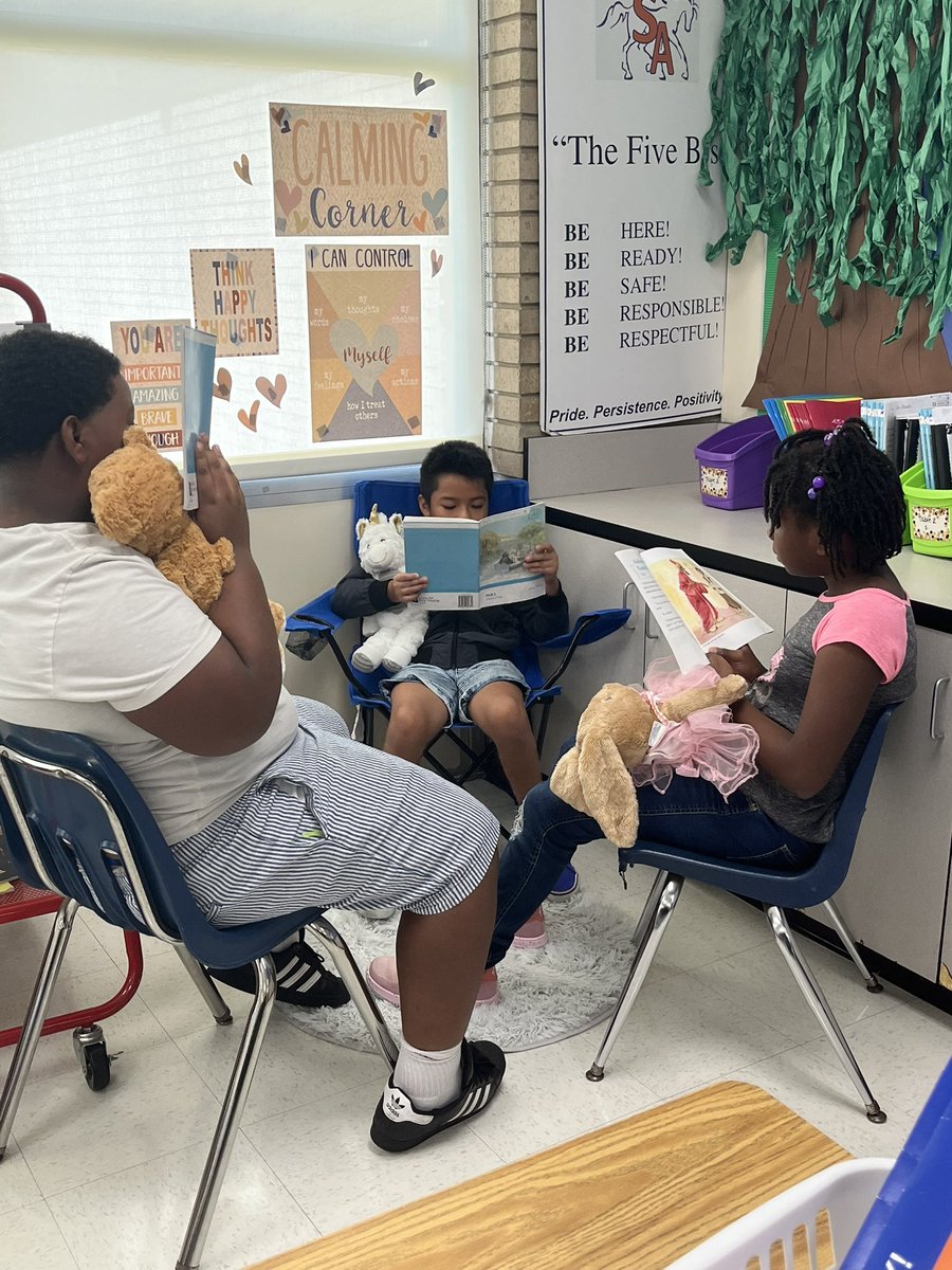 Anjanette_Pixie's tweet photo. Enjoying Buddy Reading today! https://t.co/QHPkpAyi10