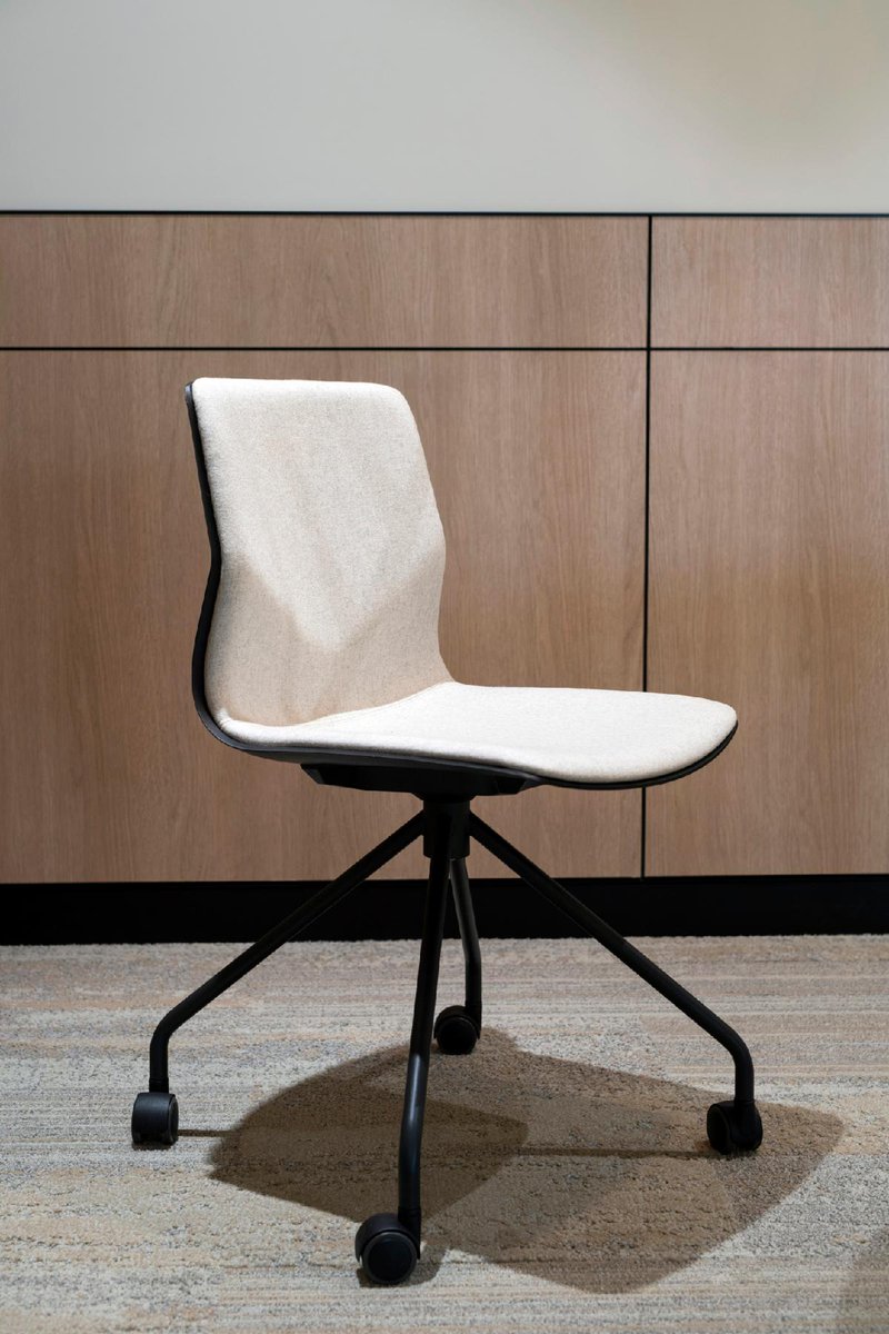 fusefurniture's tweet photo. That spider leg looks good no matter what shell you put on it! FourCast, FourSure or FourMe - these sexy lil numbers can come with or without castors. #fourdesign #oceedesign #interiorstyle #polyshellchair #breakoutedu #workspacestyle #australianoffice #boardroomfurniture https://t.co/mDjo5PePHo