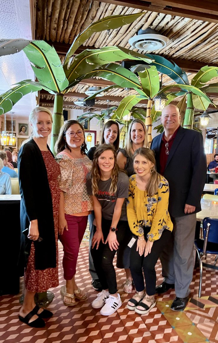 KandaceGoff1's tweet photo. A really great part of PD week has been the time to build relationships &amp;connect with colleagues over lunch!
Bonus when we run in to our amazing and gracious superintendent @DrMarkHenry2 who makes us feel like WE are the superstars!
#CFISDspirit  #bearkatbest @MrsWilkesClass https://t.co/s7Vf1eQTrP