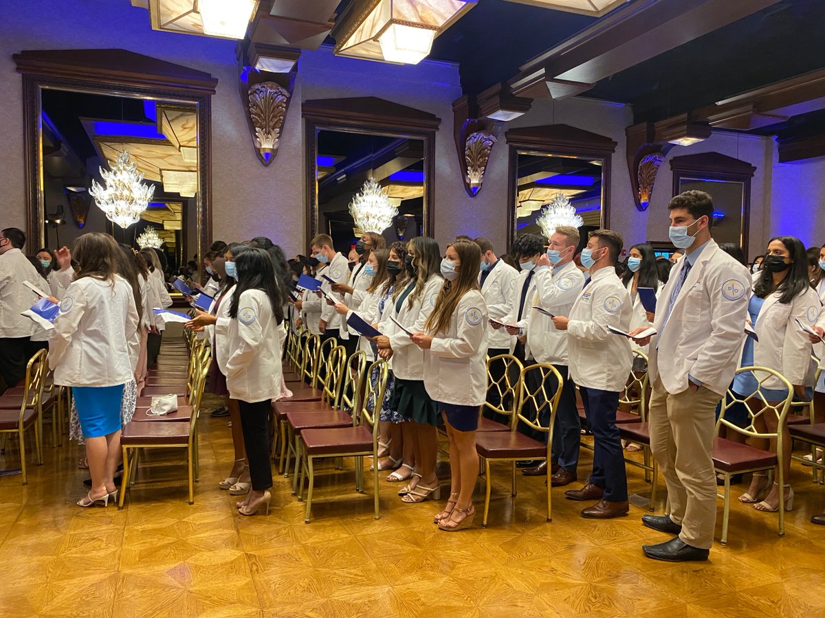 NYITCOMDO's tweet photo. The Class of 2026 has their White Coats and now they are reciting the #osteopathic oath! 

#nyitcom #nyitcomAR #nyitalumni #nyitcomalumni #whitecoat #nyitcomclassof2026 #whitecoatceremony https://t.co/YYMSjndjRI