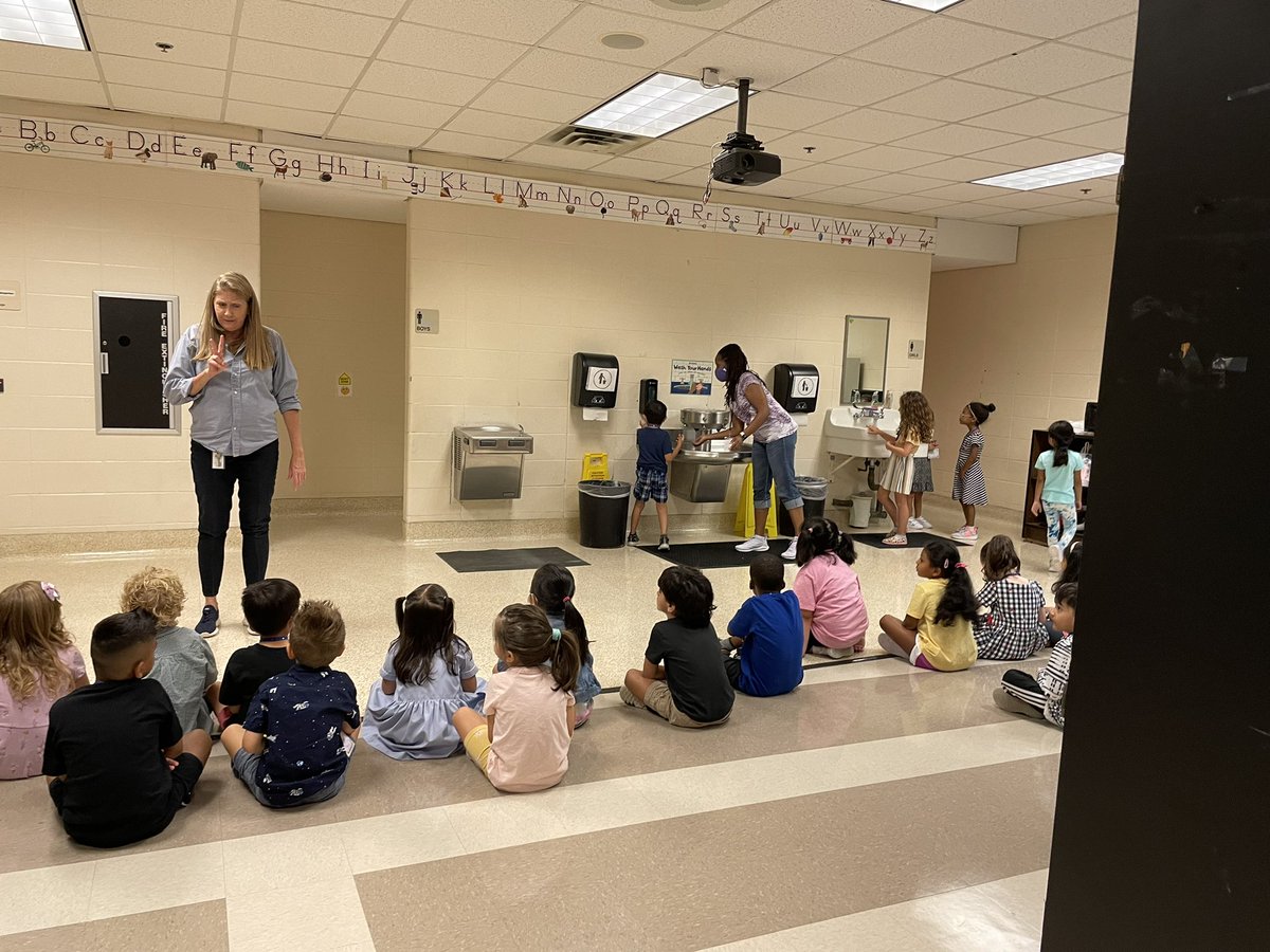 jennlappage's tweet photo. First day of Tiger Camp in the books and Tiger Twins! #PBIS #TeachingBehavior @PrincipalMCB @APMangum20 @CME_Tigers @fbisd https://t.co/Lk4Ds4o7Kg