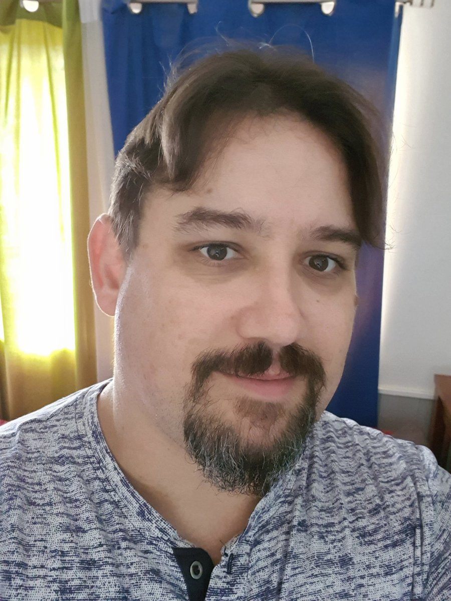 ScottLandt's tweet photo. Moved my hair abit to look good, tryingto look good is the word lol https://t.co/HhDG9yik9Z