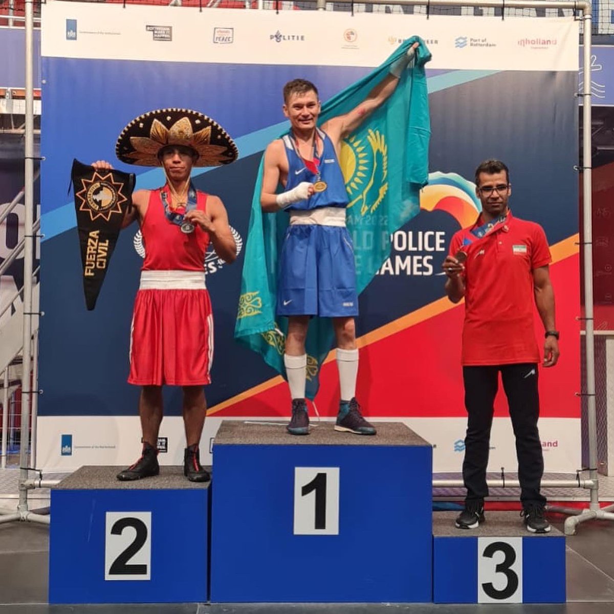 FuerzaCivil_NL's tweet photo. El policía segundo, José Javier Rodríguez Sánchez, obtuvo la presea plateada en boxeo categoría menor a 63kg varonil amateur en los Juegos Mundiales de Policías y Bomberos Rotterdam '22.
#wpfg2022 #insportweunite #DeFibra 💪🥈🥊 @WPFGRtd https://t.co/RMwT7pQmvg