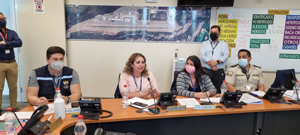 AeropuertoUIO's tweet photo. Se desarrolló exitosamente el simulacro de mesa en el #AeropuertoUIO, organizado por @Quiport, con el apoyo de la @DGAC_Ecuador,@PoliciaEcuador, @ServiAeroQuito y @equairECU. Este ejercicio nos permite estar preparados para actuar inmediatamente ante cualquier emergencia. https://t.co/0hn1VqDSaV