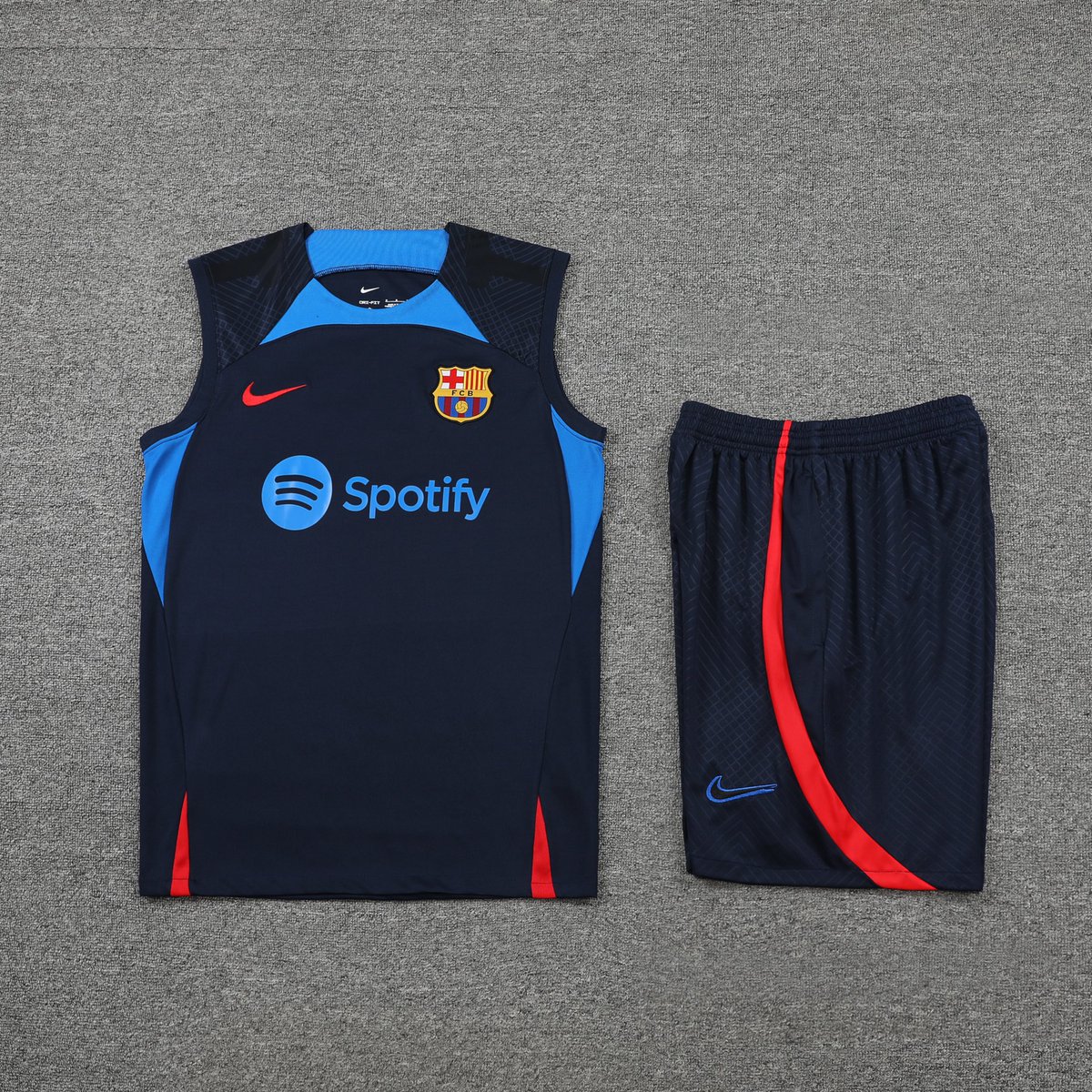 jrsports10_'s tweet photo. NIKE JOGA SUJO! 🤮🔝☑️ https://t.co/FpDfwS9obC