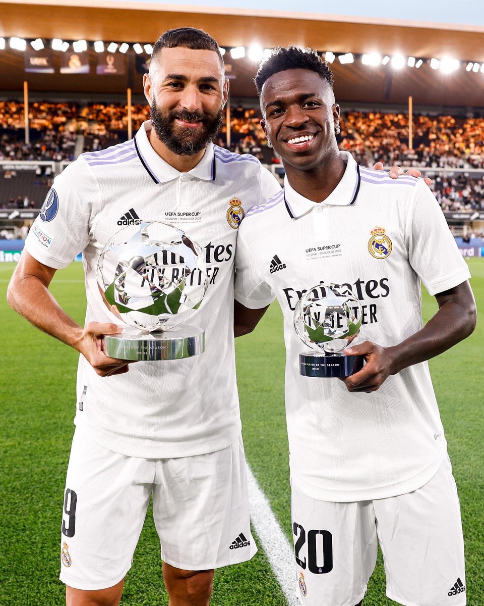 Campeón Supercup 🏆
Mejor joven de la Champions League 🏆