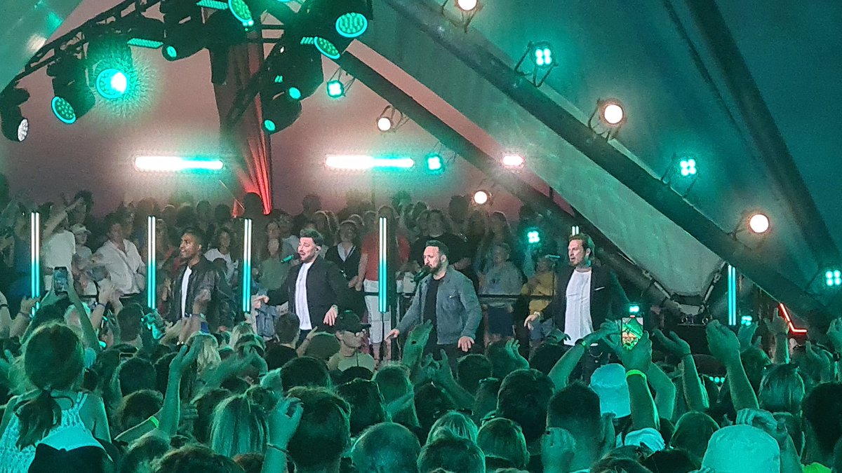 Great to have you back in Belgium! #TOTZ Loved every second of it! Please come with the Heart & Soul tour to Belgium. 🙏🏼🍀 Love you guys🥰❤️❤️❤️😘 @@MrDuncanJames @simonwebbe1 @AntonyCosta @officialblue @paulbaylay