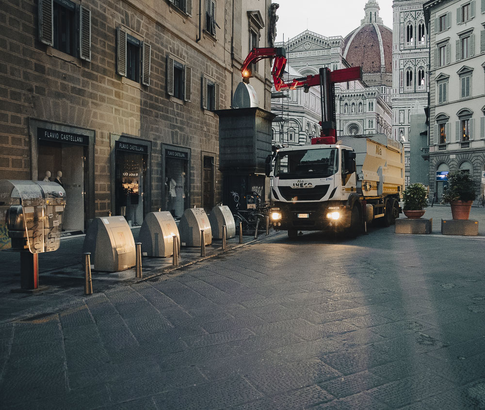 AliaServizi's tweet image. ✅ Ad agosto la raccolta rifiuti (compresi i “porta a porta” con sacchi o bidoncini) e gli altri servizi proseguono in ogni Comune. Solo il 15 agosto attenzione alle chiusure. 

👉Qui tutte le info su #Ecocentri, #Ecofurgoni #Infopoint e #SportelliTari: bit.ly/3dqbb4F