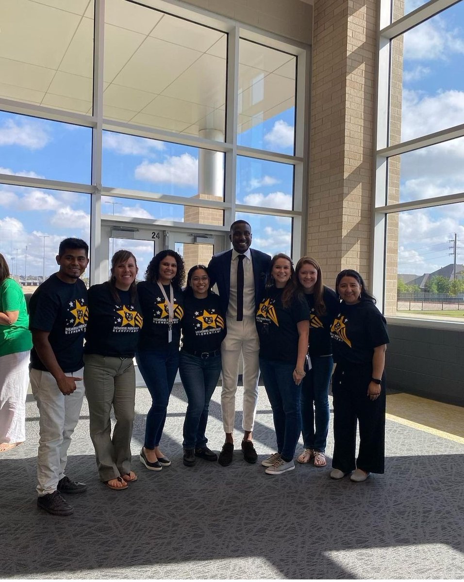 We loved meeting <a href="/MichaelBonner_/">Michael Bonner</a> today. We are excited to start the school year and make teaching fun. <a href="/MPElemSchool/">Memorial Parkway EL</a> #MPEpanthers #4thgradeteam
