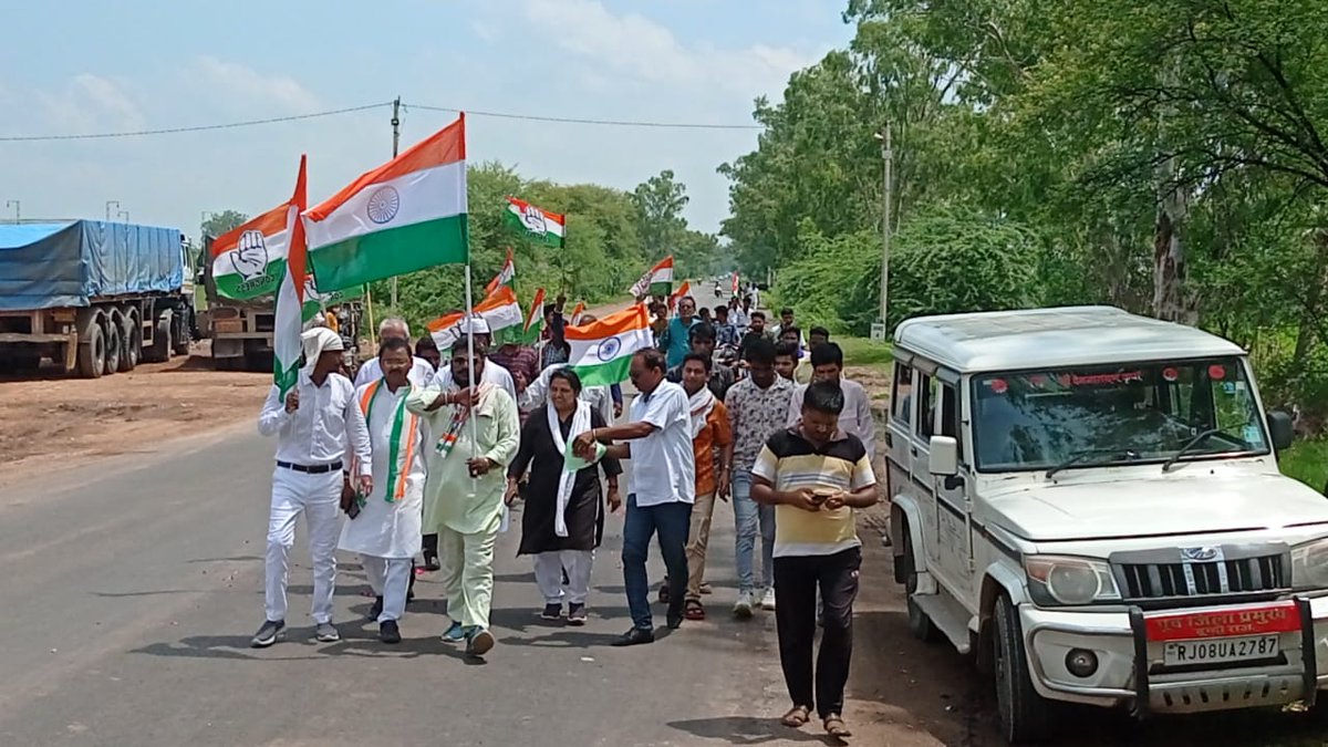 Rakeshboyat1's tweet image. आंधी में भी जलती रही गाँधी तेरी मशाल !
साबरमती के संत तूने कर दिया कमाल !!

#gauravpadyatra.......
#keshoraipatan 185
 #9v 10 August2022
@INCRajasthan @GovindDotasra @ajaymaken @RahulGandhi  @INCIndia