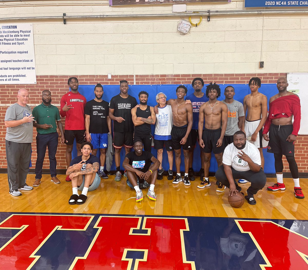 𝙉𝙊𝘽𝙊𝘿𝙔 does it like North 🏀 

First alumni run of the year tonight. Proud of this entire group 💯 We will be back soon… #WeAreNorth #FAMILY #VIKINGS4LIFE