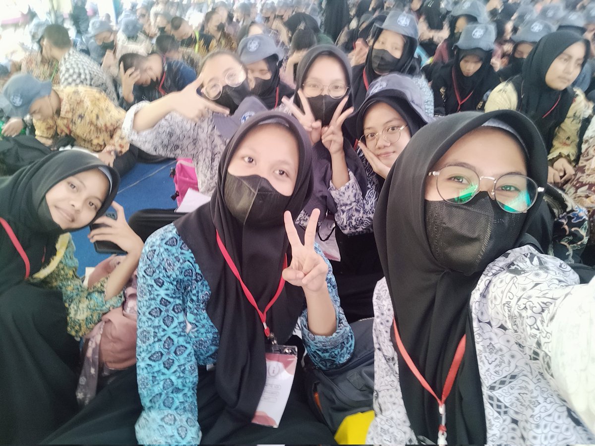 renaajeu's tweet photo. YAPPSS DAY 1 &amp; DAY 2 PETJAAHH ABIEZZ POKONYAA🥳
SEMANGAT BUAT PARA MABA AIPIBII, SELAMAT MENJALANI HARI - HARI JADI MAHASISWA IPB, LANCAR SELALU, SEMOGA KITA JADI ORANG SUKSES YA SAYANG YA🥰😍😘
#VOKASIIMPACT 
#MPKMB59SVIPB https://t.co/jMnKW799iU