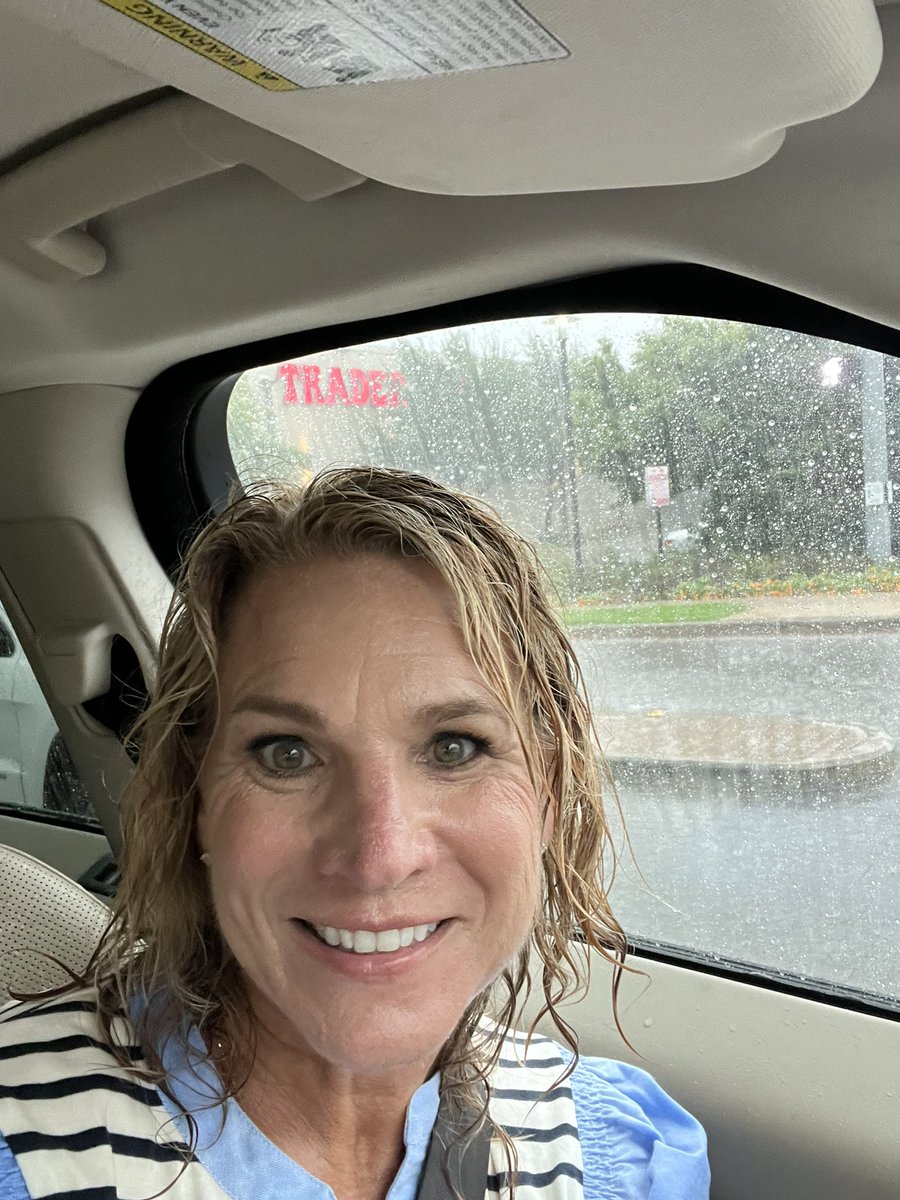 cmjsgates's tweet photo. Caught in the Rain ๐ง coming out of @TJoesOfficial #WalnutHillCentral Soaked but not complaining! #KeepRaining https://t.co/ixe2KEUmbl