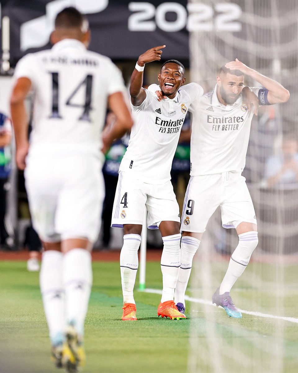 realmadrid's tweet photo. 💪 @Benzema 
🙌 @David_Alaba 
🏆 #CHAMPION5 https://t.co/ldaocoqUWH