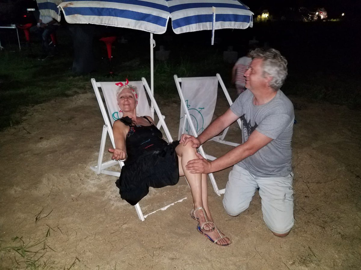Marc_Doyer's tweet photo. Ça y est c’est mon premier 11 Août en solitaire 👉 bonne nuit à tous les amoureux 👉#Mauricette joyeux anniversaire 👉 ce jour là j’ai ramené 2 tonnes de sable dans le jardin pour lui faire une plage 👉soyez fou en amour ! https://t.co/X5ZkIuUk2U