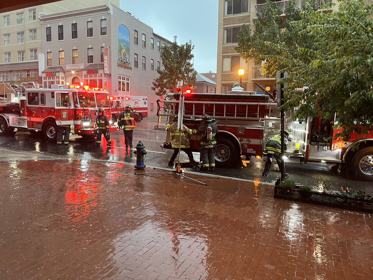 Andree_Entezari's tweet photo. Thank you @dcfireems for you quick response to the apartment situation on P St near Dupont this afternoon! https://t.co/cU8bX8yphu