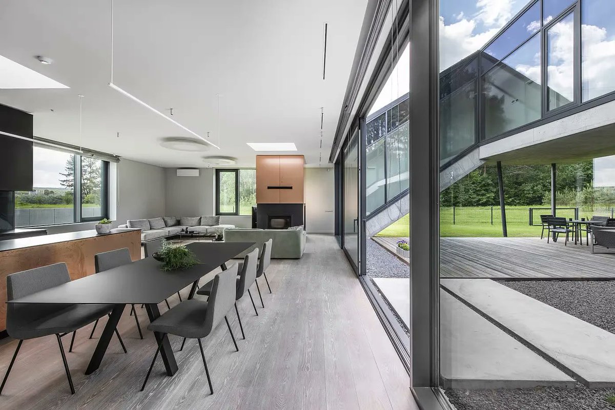 interiorsxdsign's tweet image. Residential House by Architectural Bureau G.Natkevicius and Partners #interiordesign #homedecor #homeinspo #interiors