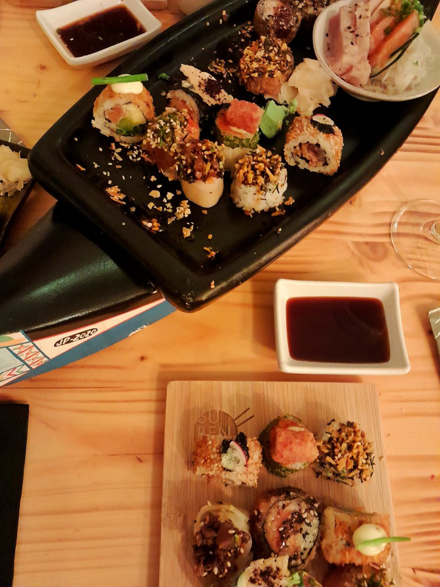 Andreeea2964's tweet photo. Wined and dined because tonight's date said a princess like me deserved it 🍣 https://t.co/viMoFC306D
