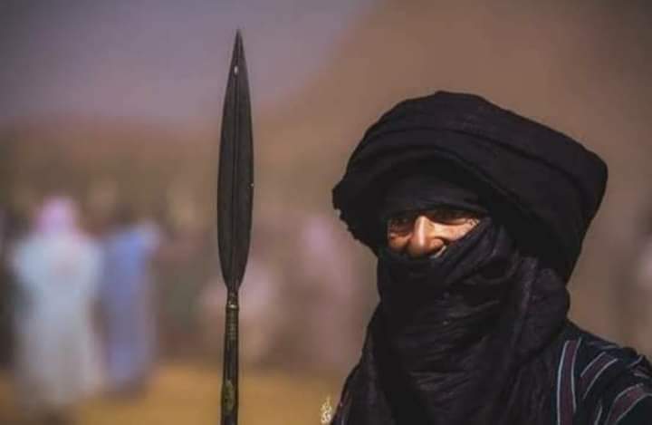 irzastan's tweet photo. Qui sont les Touaregs ?

La réponse  à cette se trouve exactement dans le nom que les Touaregs se donnent eux-mêmes
'Kel Tamajeq' qui signifie 
'Les gens de la langue Tamajeq' 

#ⴾⵍ_ⵜⵎⵣⵈ #ⵉⵎⴰⵣⵗⴰⵏ https://t.co/1wKeDtqlFt