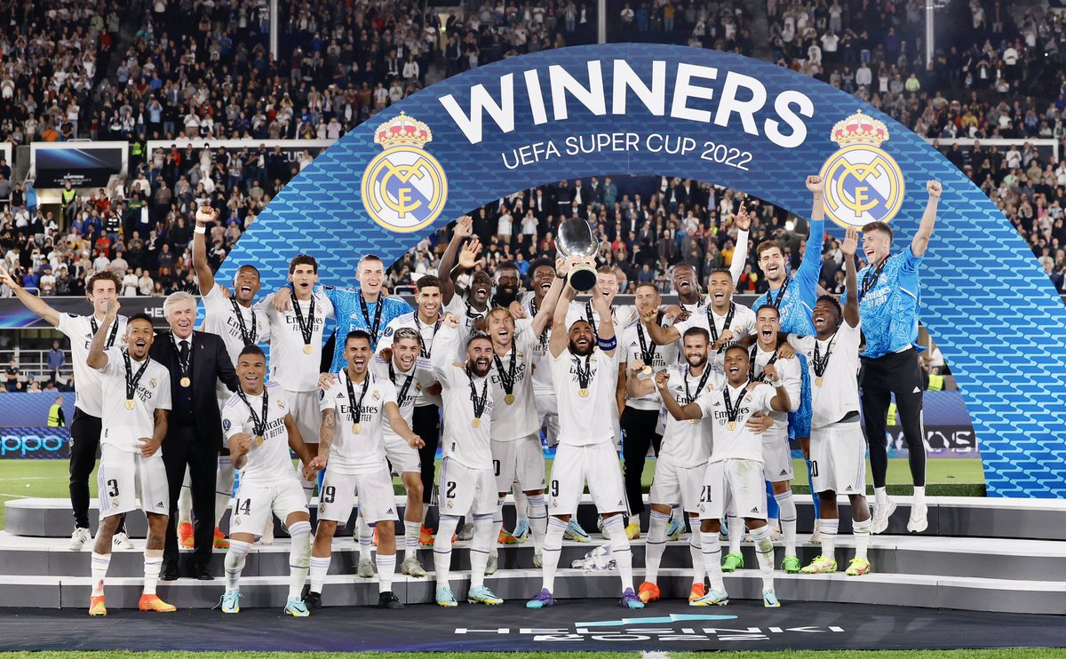 Casemiro's tweet photo. ¡ S U P E R C A M P E O N E S !

🏆 🏆 🏆 🏆 🏆

¡ H A L A   M A D R I D !

#CHAMPION5 #HalaMadrid #SuperCup https://t.co/4Iw5WFR4ot