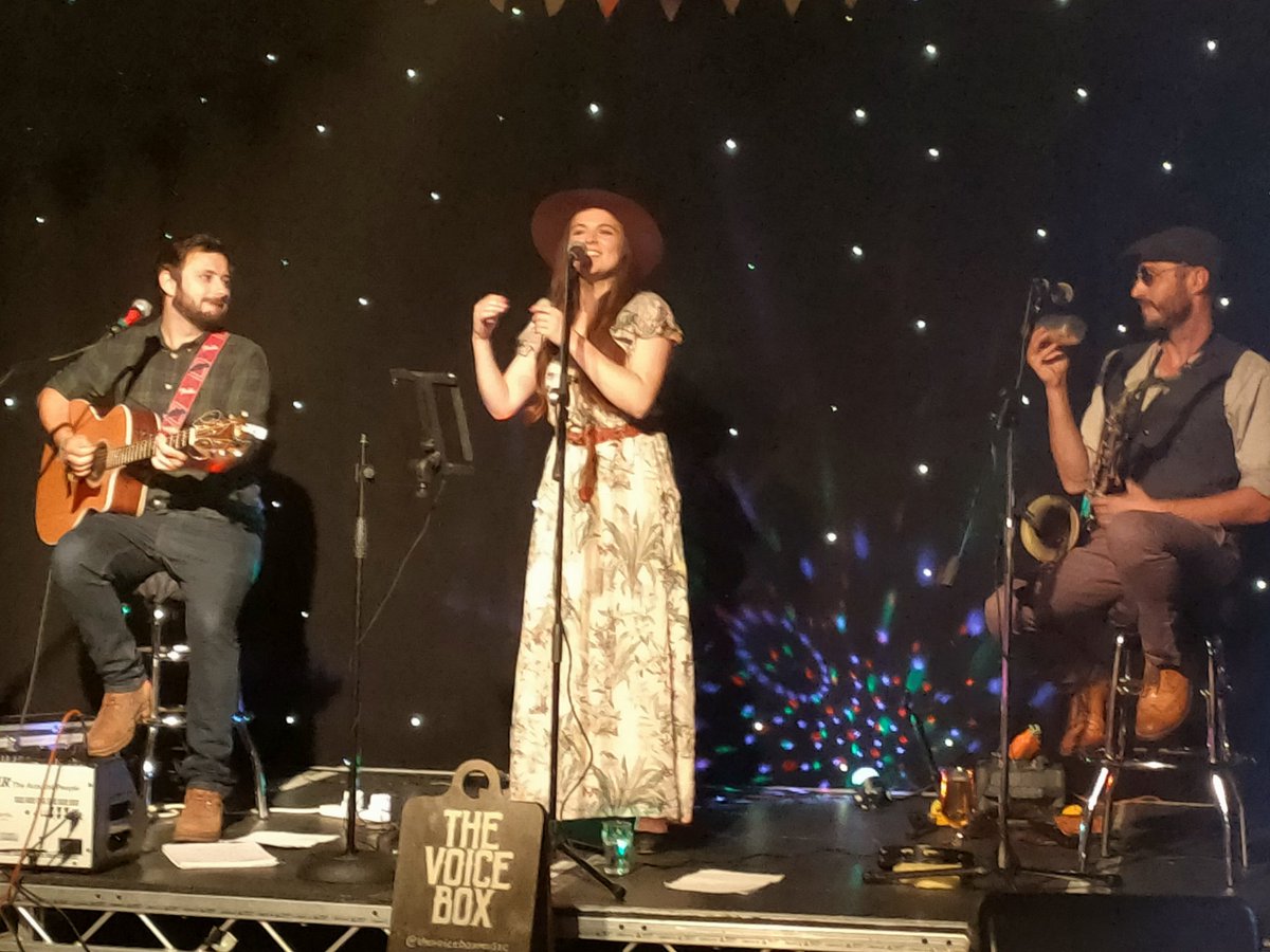LikeTheMonth_'s tweet photo. Lovely night @hopemilltheatr1's 'Summer Soirée' to raise money for their #FirstCurtain project.
Great to hear the brilliant @gemmasutton1 & #TheVoiceBox & we even won the quiz! It was definitely the 'Guess the Hope Mill Musical' picture round that swung it! 🎉🤣🎭 https://t.co/qHo98J6cDA