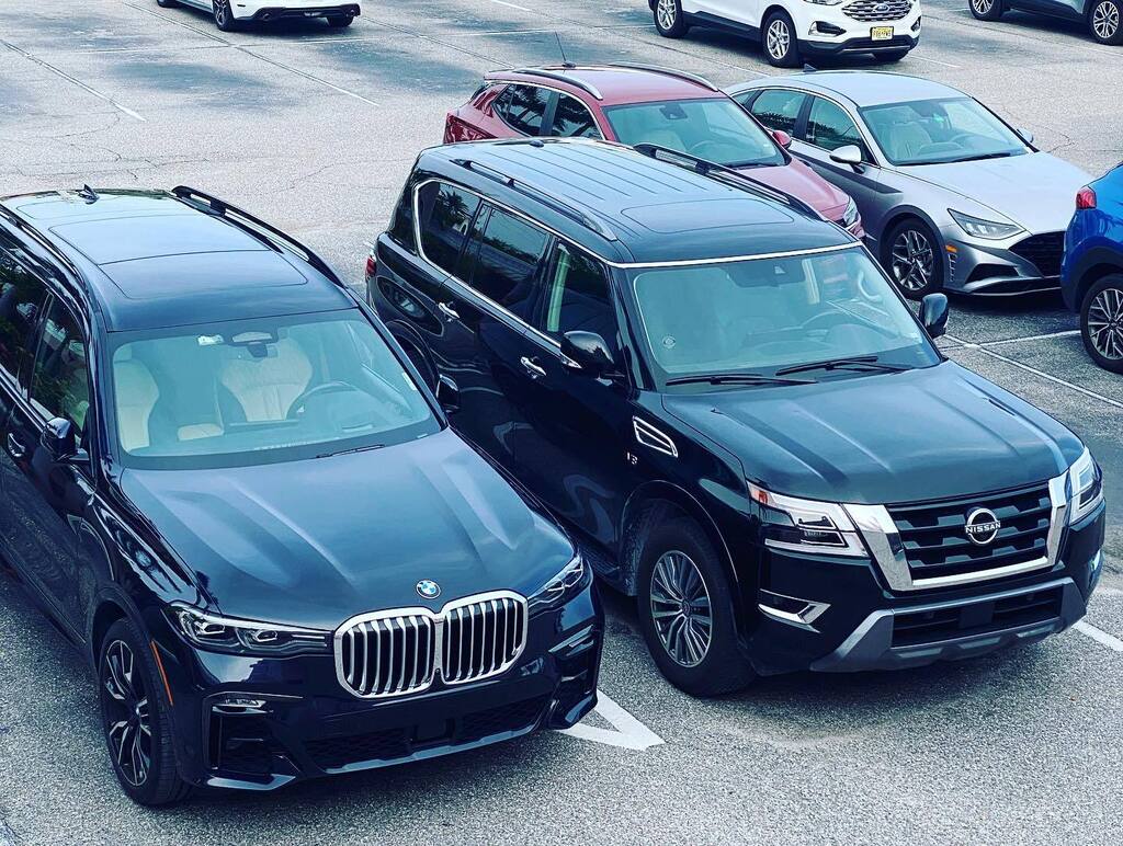 NickRsap's tweet photo. Let’s do a side by side comparison … Yeah bigger as an X7 , louder too. #V8 #Nissan #nissanarmada #drivingflorida #bmw #bmwx7 #sushiporn https://t.co/shoxQePgkr https://t.co/BZbXmPxQKa
