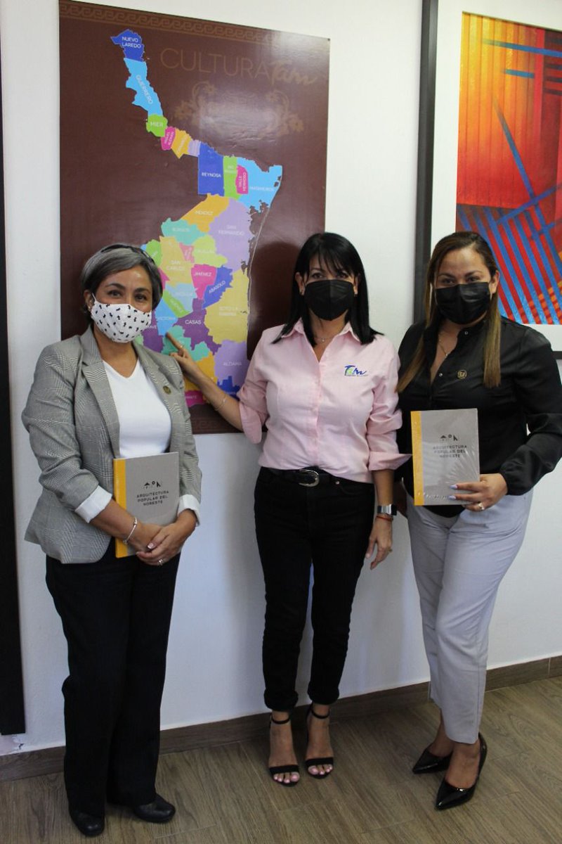 ITCATamaulipas's tweet photo. Esta tarde la Lic. Dolores del Carmen Pérez Guajardo, Directora General de #CulturaTam donó copias del libro "Arquitectura Popular del Noreste" editado por el Fondo Regional para la Cultura y las Artes #FORCAN a la Universidad Vizcaya Victoria. https://t.co/4F3H5cTLND