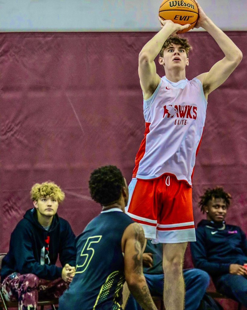 HawksEliteAAU's tweet photo. 2023 6’6 G/F Joey Robertson (@JoeyRobertson31) will be on a visit to Lincoln Memorial September 4. Had a big time July. One of the best shooters w/ size and skill available. 4.0 GPA. https://t.co/BedzVULitZ