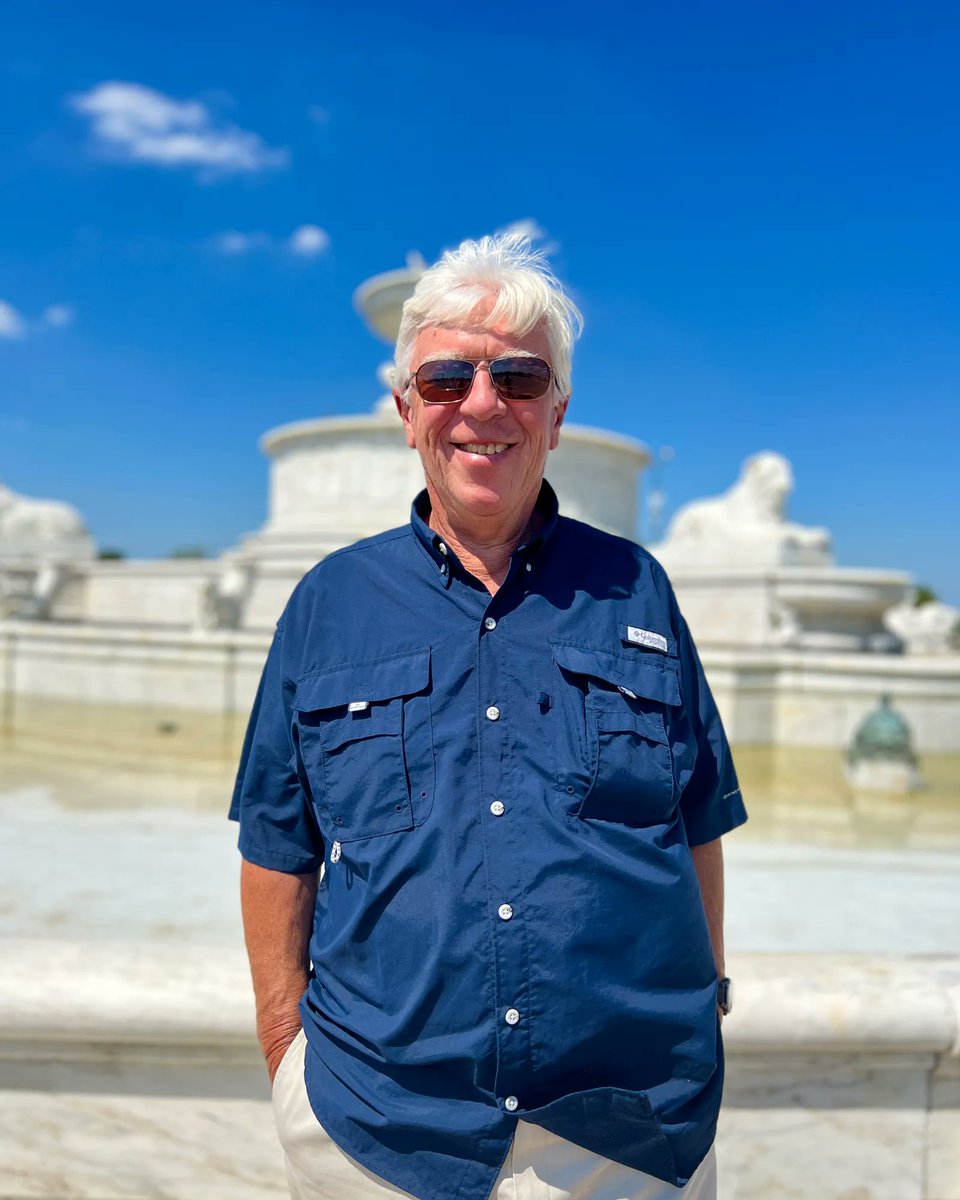 DetroitBus's tweet image. “100 years old? If a fountain can do it so can I.”