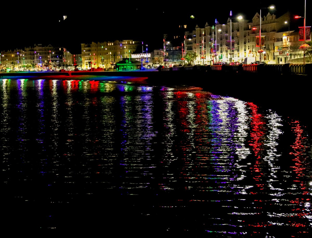 mikebonner101's tweet photo. Ventured out past bedtime to take some shots of the bay @VisitIOM #iombiosphere #isleofman https://t.co/lZRshN65RH