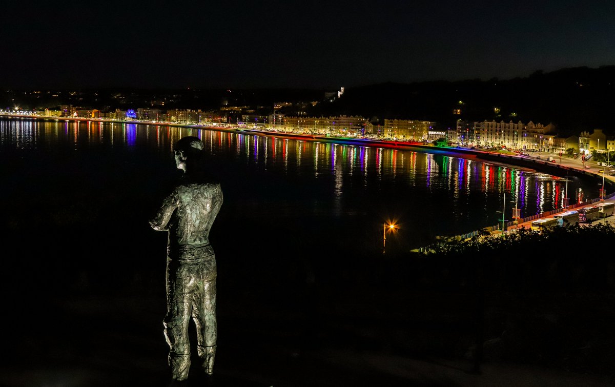 mikebonner101's tweet photo. Ventured out past bedtime to take some shots of the bay @VisitIOM #iombiosphere #isleofman https://t.co/lZRshN65RH