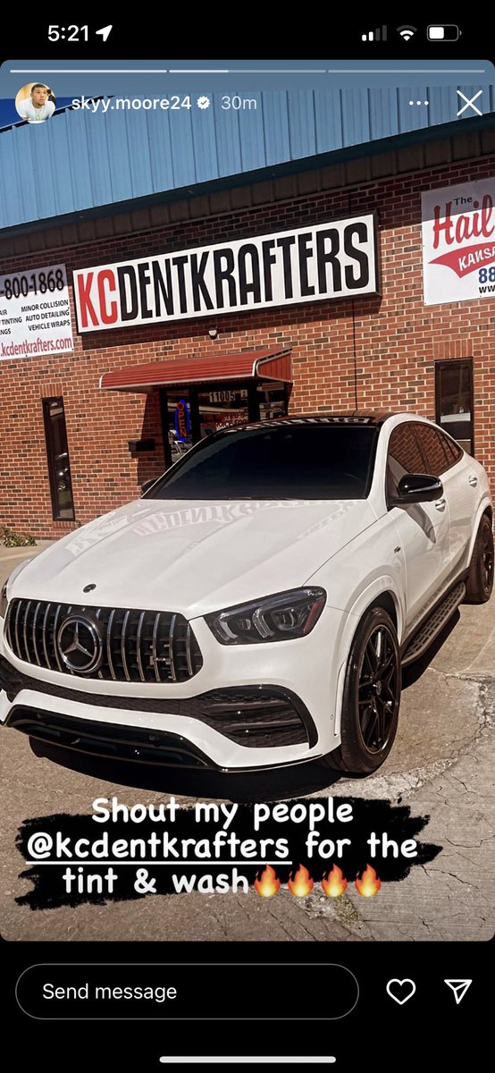 BigMacDak's tweet photo. The ROY really pulled up to my boys shop today. 👀 @jenkalenk @Perkins_KC https://t.co/MOz8vkGr7o