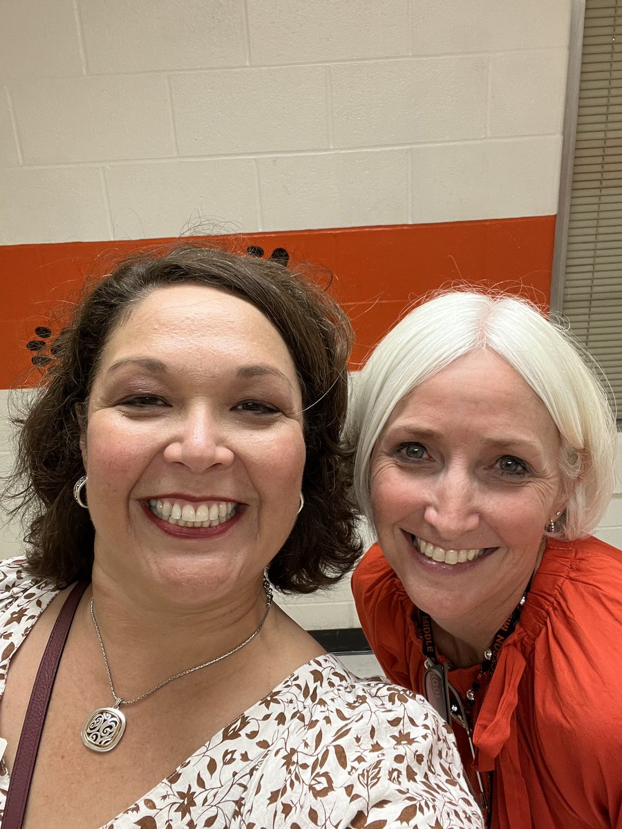Ravae96's tweet photo. Loved starting the day with kids and families @JacksonMS2005 on my 1st First Day of School @NEISD @anthonytjarrett @NEISD_rudyj #HappyED @NEISDCurriculum https://t.co/EGA8PqwKSB