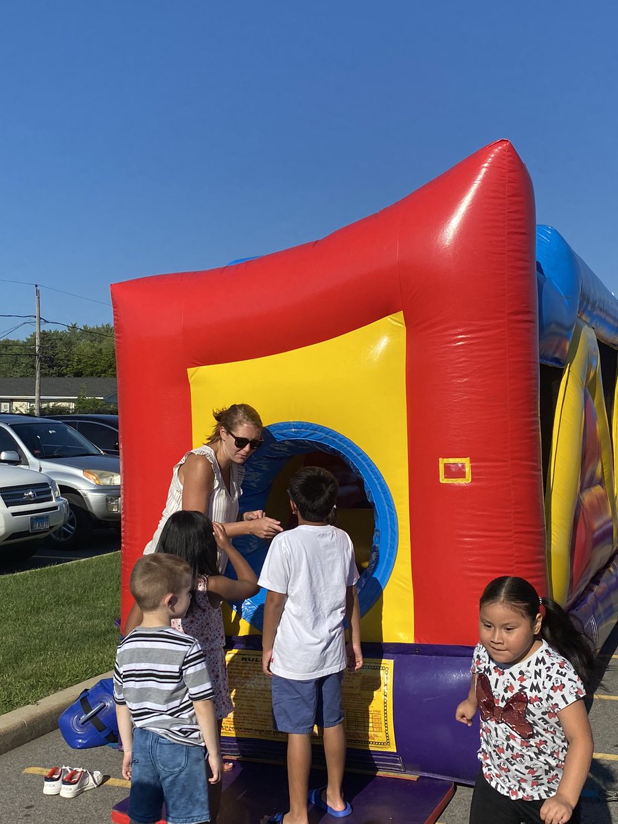 TerriBresnahan's tweet photo. Still lots of summer fun left as we get ready for back to school! Thanks @D59JohnJay for hosting this awesome event for families…what a great turnout! #JohnJayStars #TogetherWeCan @CCSD59 https://t.co/HrPcSNW5Ks
