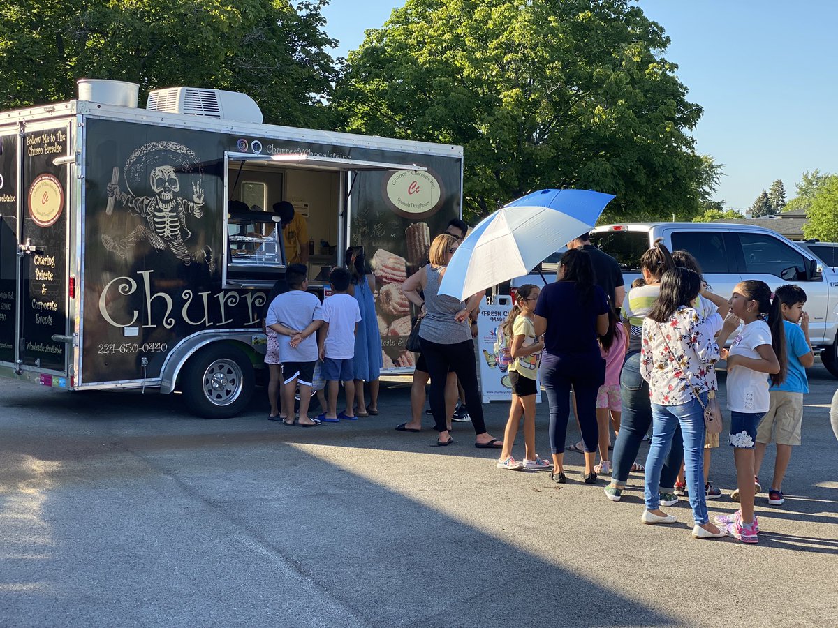 TerriBresnahan's tweet photo. Still lots of summer fun left as we get ready for back to school! Thanks @D59JohnJay for hosting this awesome event for families…what a great turnout! #JohnJayStars #TogetherWeCan @CCSD59 https://t.co/HrPcSNW5Ks