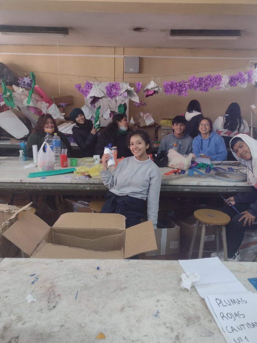 ArribaJujuy's tweet photo. (...) la Diputada Nacional @CarolinaMoises a través de nuestra referenta en #ElCeibal, #SanAntonio, Ana Marcela Barro, hizo entrega a los carroceros de la escuela Comercial N°2 del barrio Ciudad de Nieva de la ciudad de #SanSalvadorDeJujuy donaciones de agua mineral.
⬇️⬇️⬇️ https://t.co/V0pWq923gZ