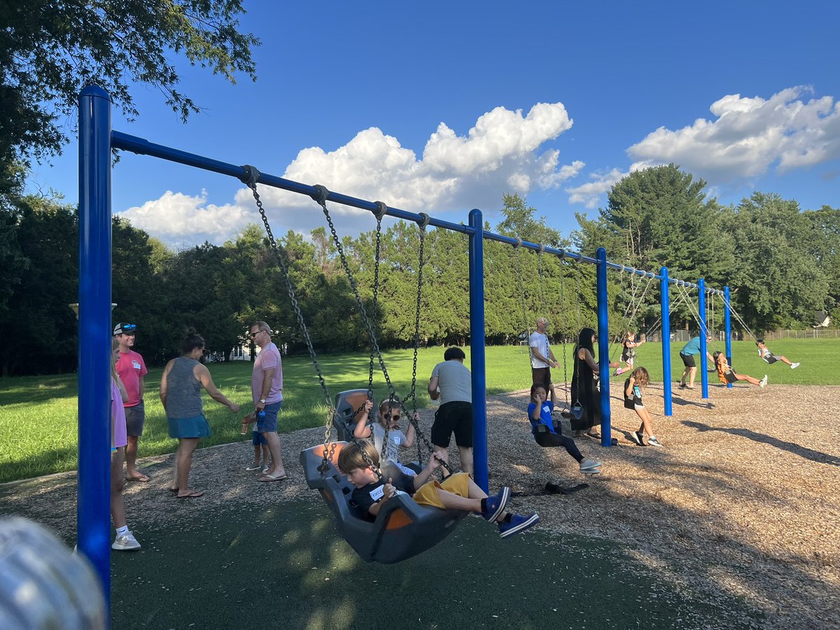 emilyreadteach's tweet photo. Last night was our 3rd, and final, kindergarten play date. The heat didn’t stop the newest chipmunks from getting together. 2022-2023 is going to be a great year for these kids! @CES_FCPS @ChesterbrookPTA @ChesterbrookES https://t.co/GFPAuDFP87