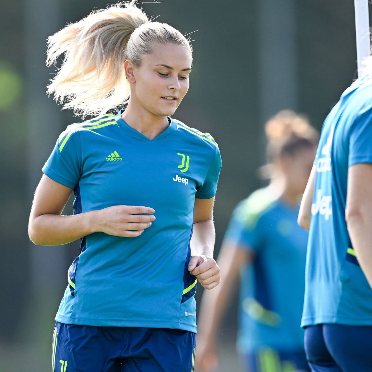 frances14372469's tweet photo. Quella sensazione che sarà il suo anno, quello della consacrazione.
Amanda Nilden 🤍🖤🇸🇪
#JuventusWomen #AmandaNilden #FinoAllaFine #AN5 https://t.co/tEuDd6UZD2